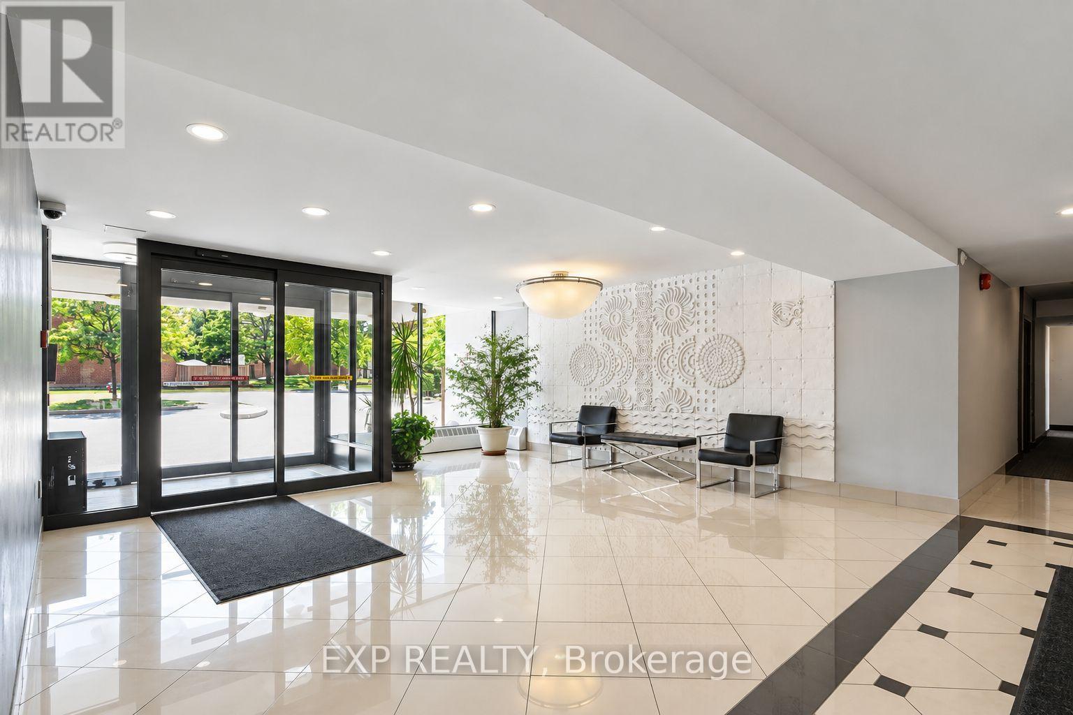 Photo of 105 - 2301 DERRY ROAD W