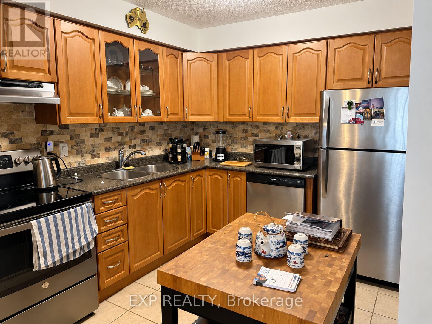 Photo of 105 - 2301 DERRY ROAD W