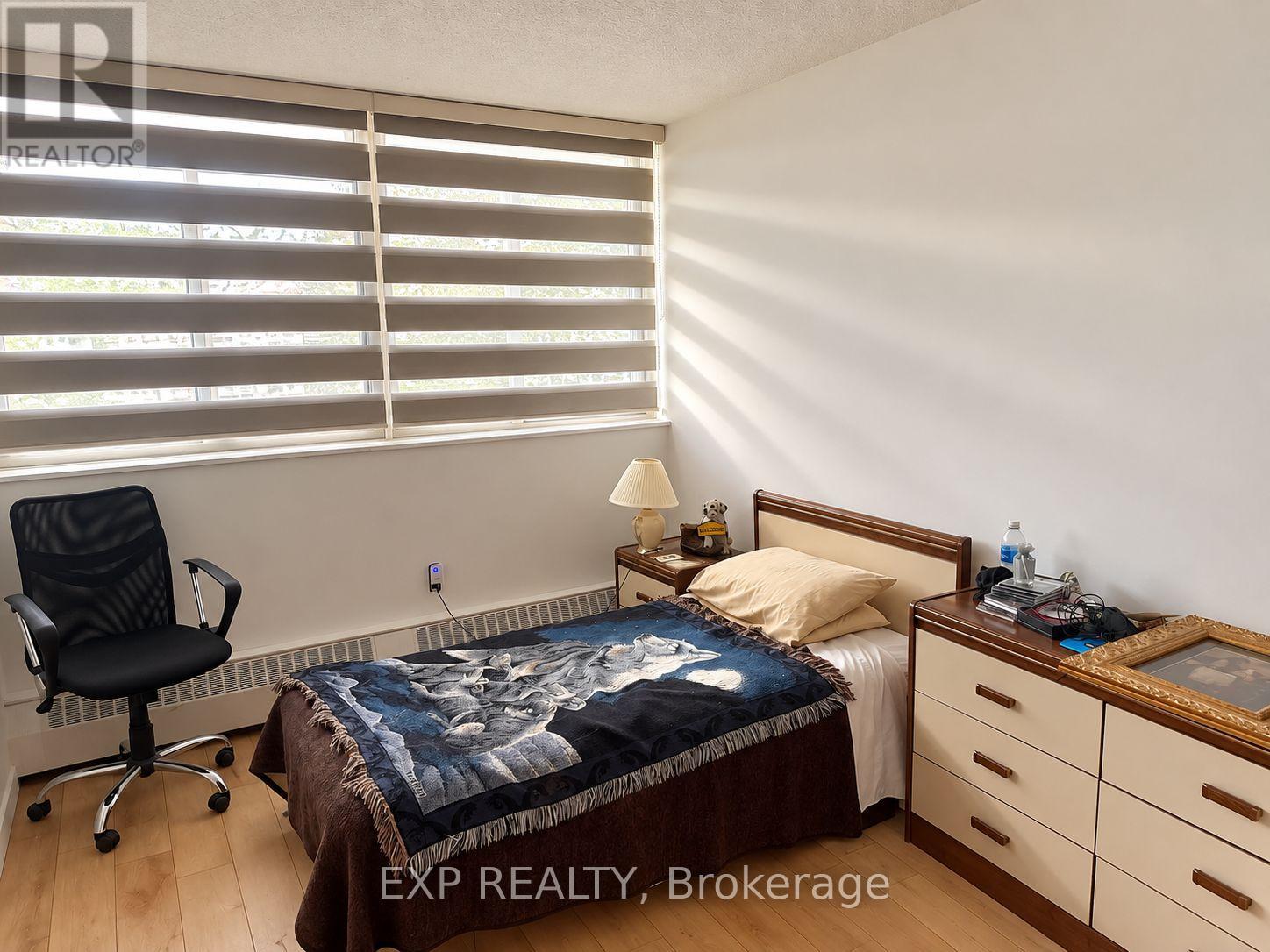Photo of 105 - 2301 DERRY ROAD W