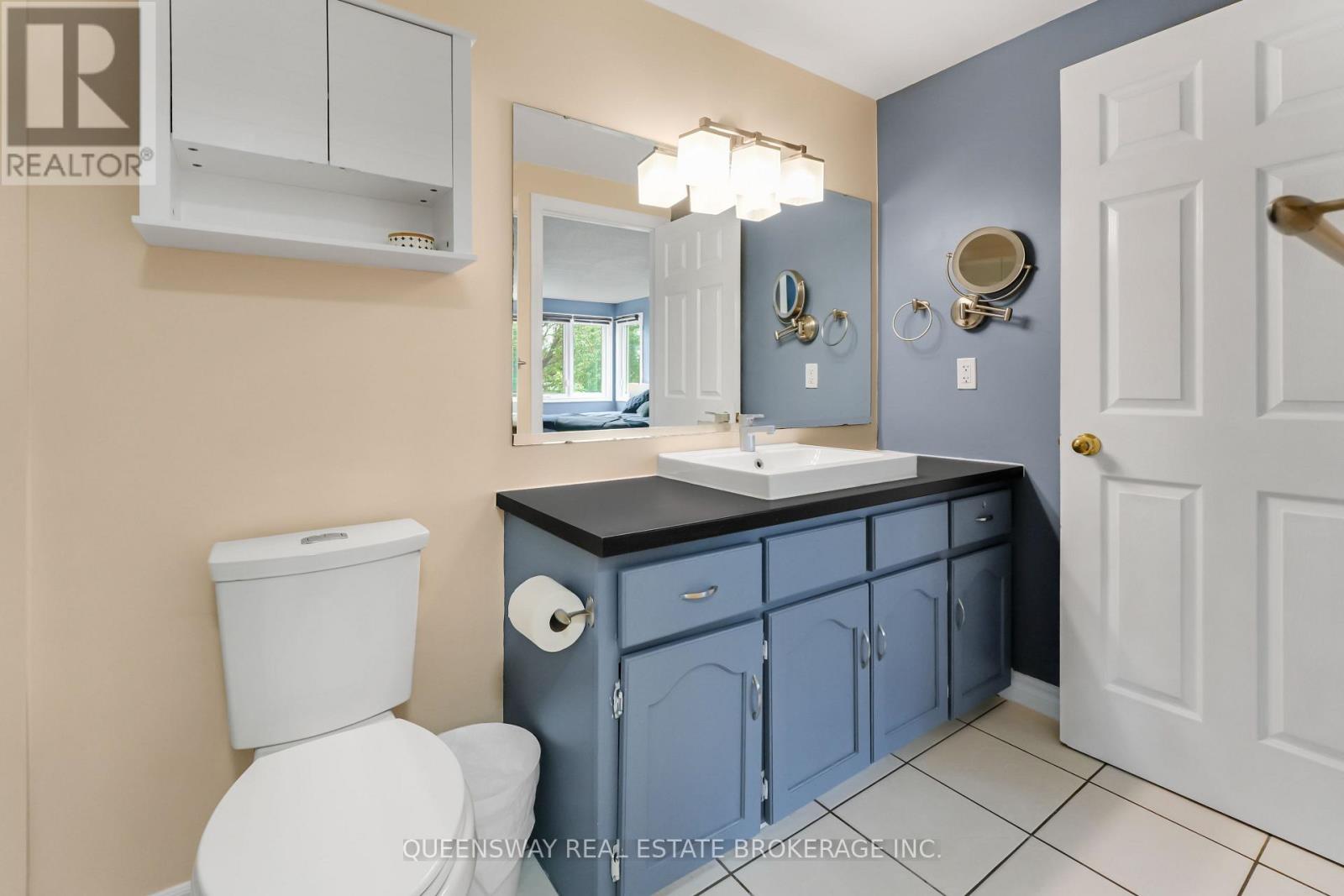 46 GREENWICH DRIVE - 25