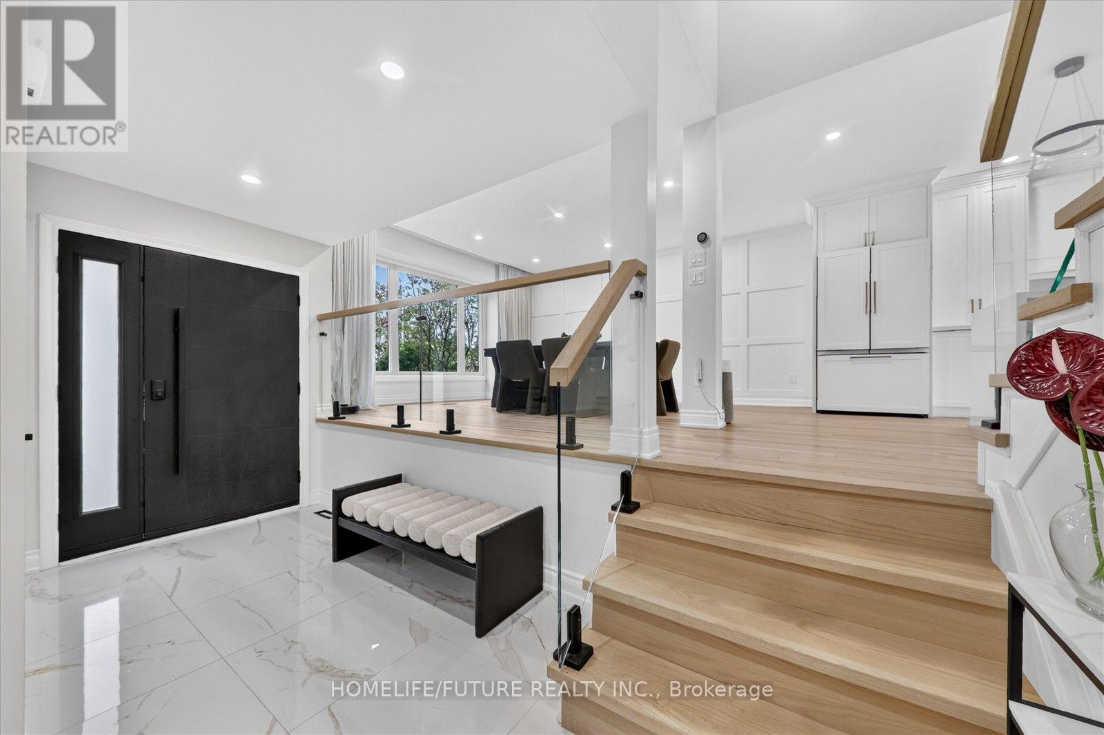 7 Toms Court, Whitby, ON photo 4