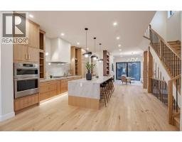 3pc Bathroom - 112 7 Avenue Nw, Calgary, AB T2M0A2 Photo 7