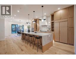 5pc Bathroom - 112 7 Avenue Nw, Calgary, AB T2M0A2 Photo 9