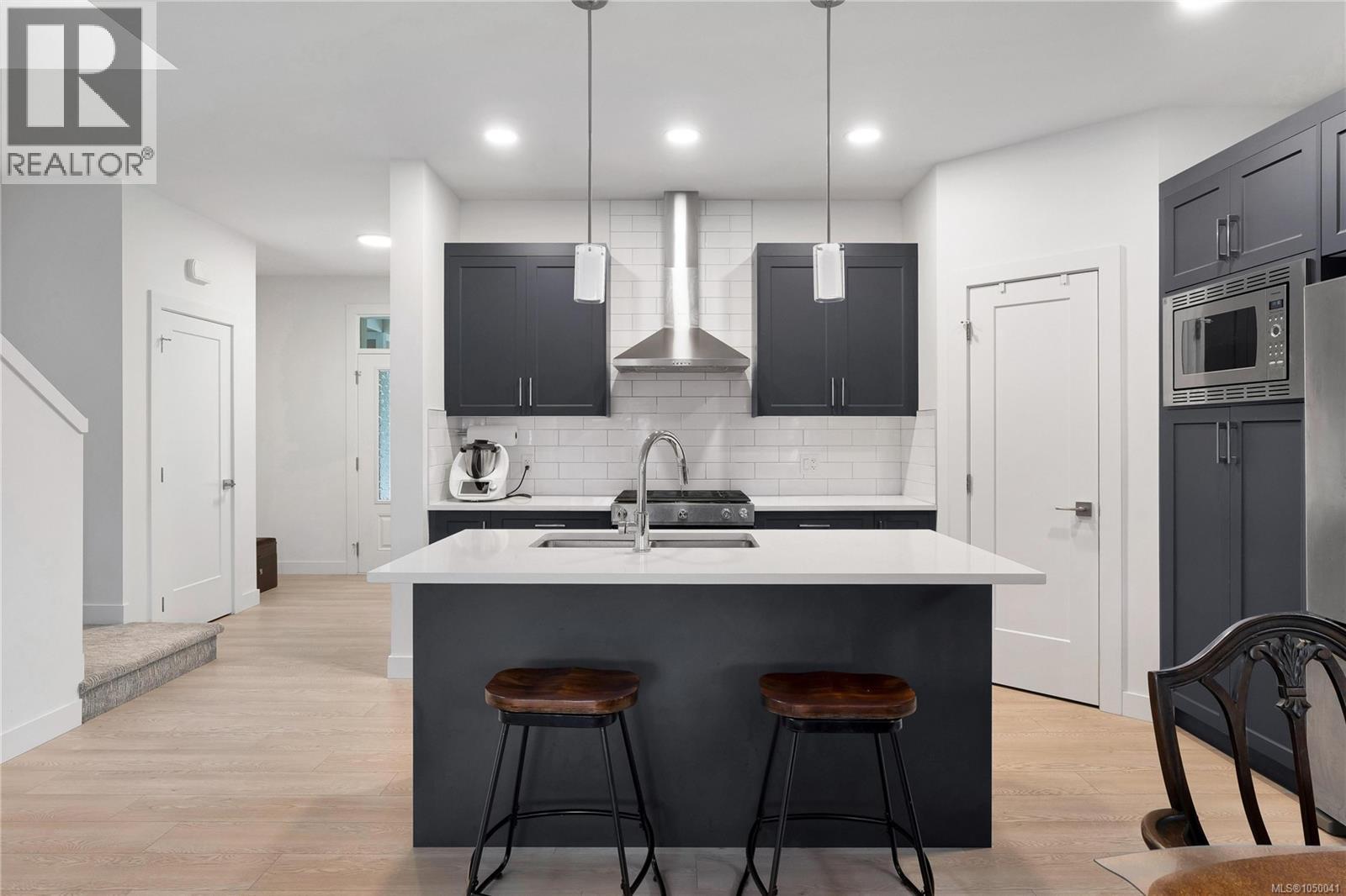 3419 Ryder Hesjedal Way - 14