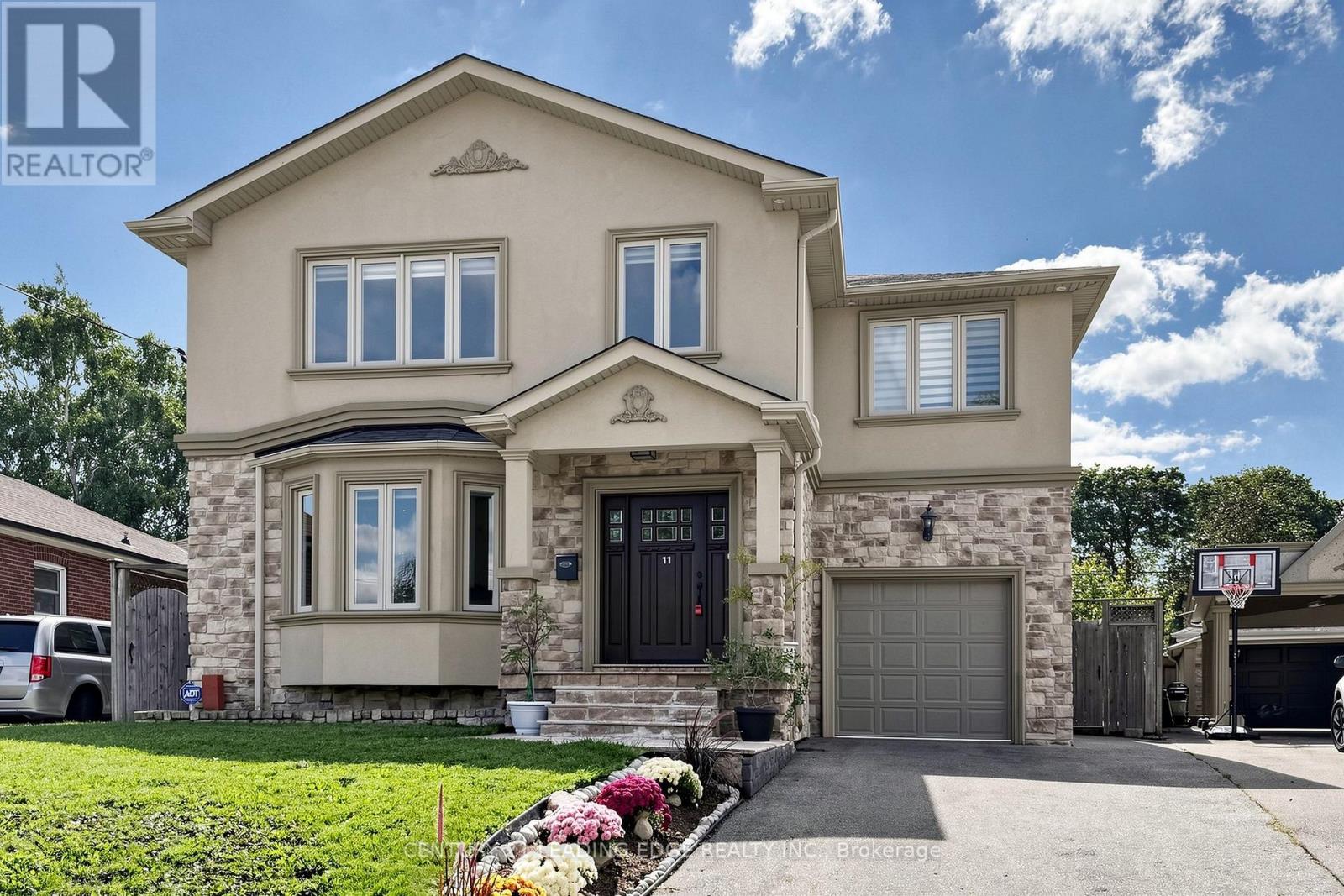 11 BELLVARE CRESCENT - 1