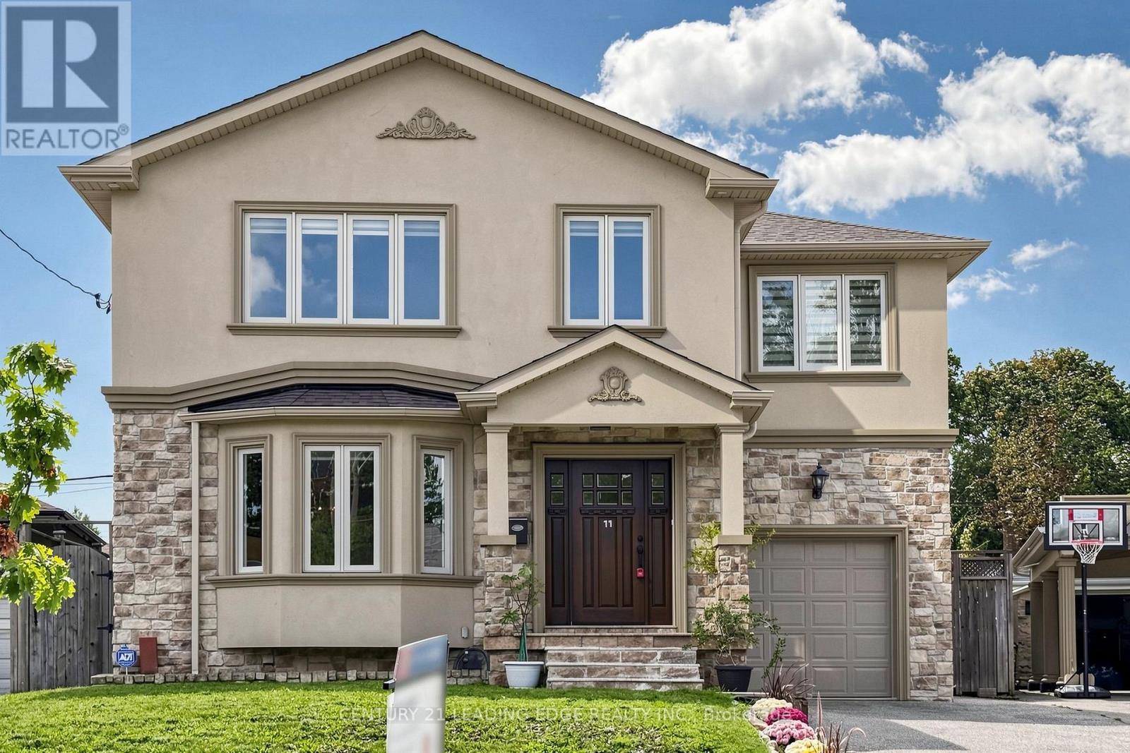 11 BELLVARE CRESCENT - 2