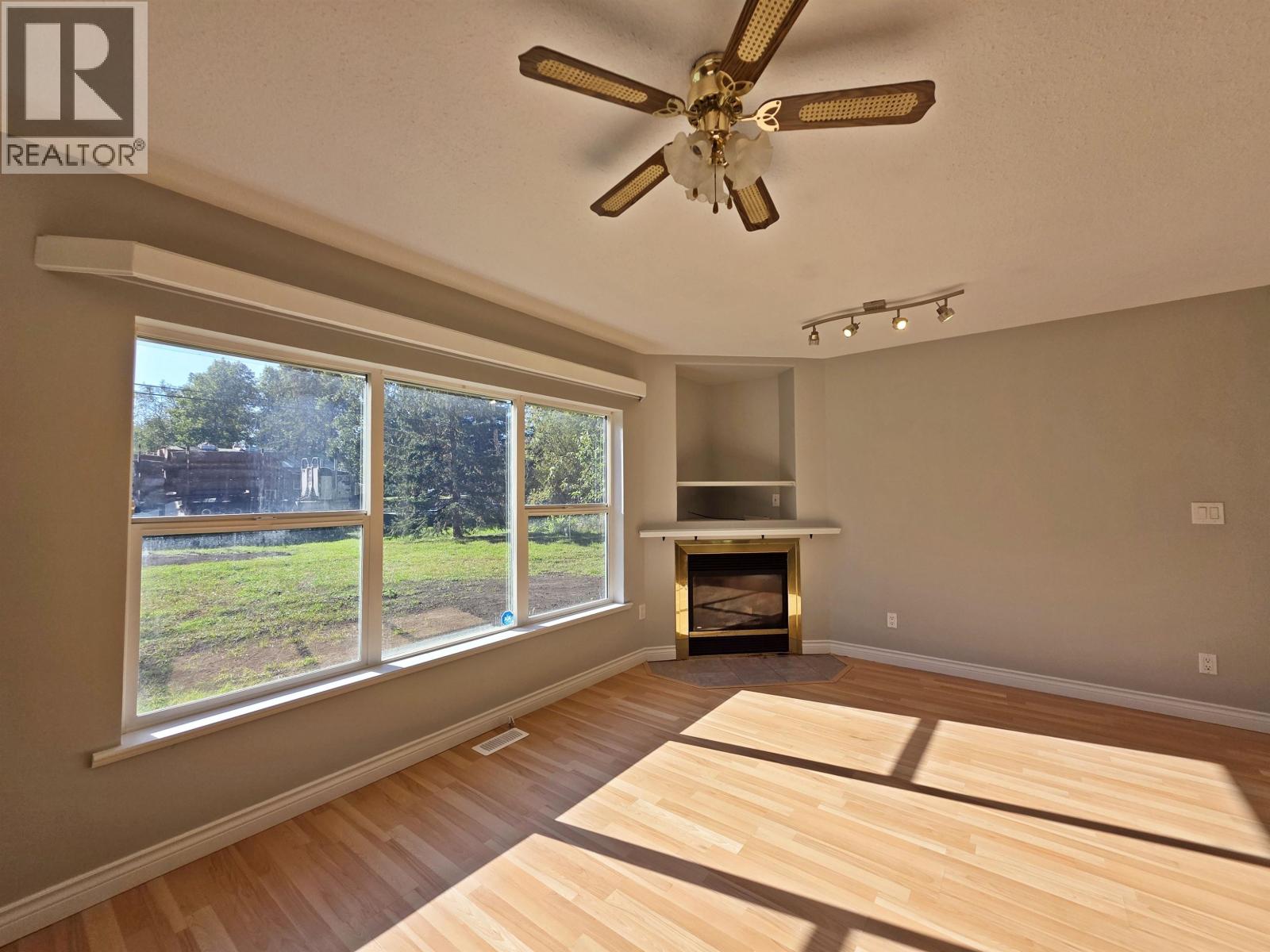 1042 MAPLE DRIVE - Image 8