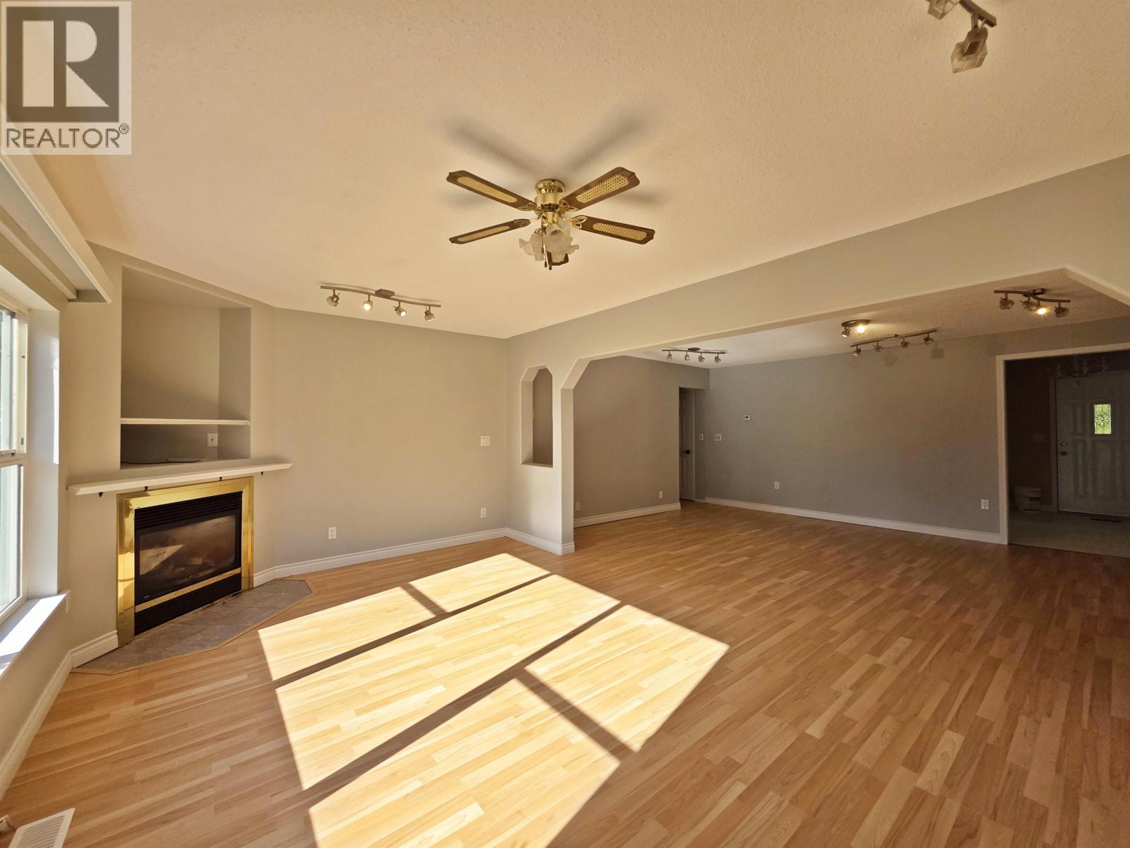 1042 MAPLE DRIVE - 9