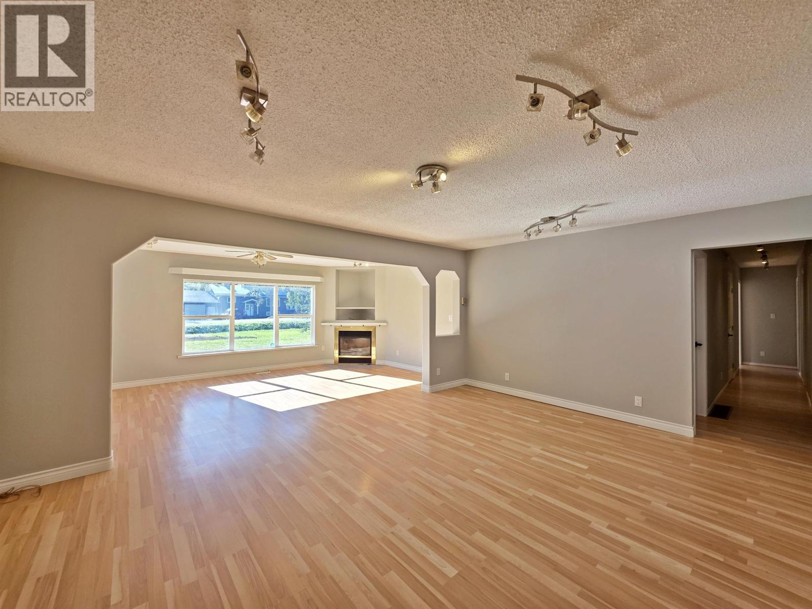 1042 MAPLE DRIVE - Image 7