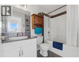 212 Cottageclub Crescent, Rural Rocky View County, AB T2K1B3 Photo 16