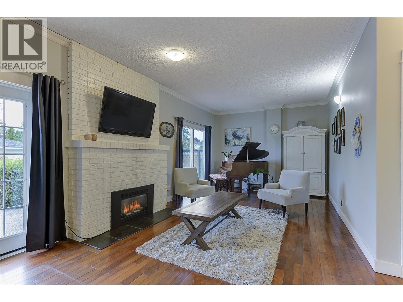 1859-1861 Mountain Avenue - 19