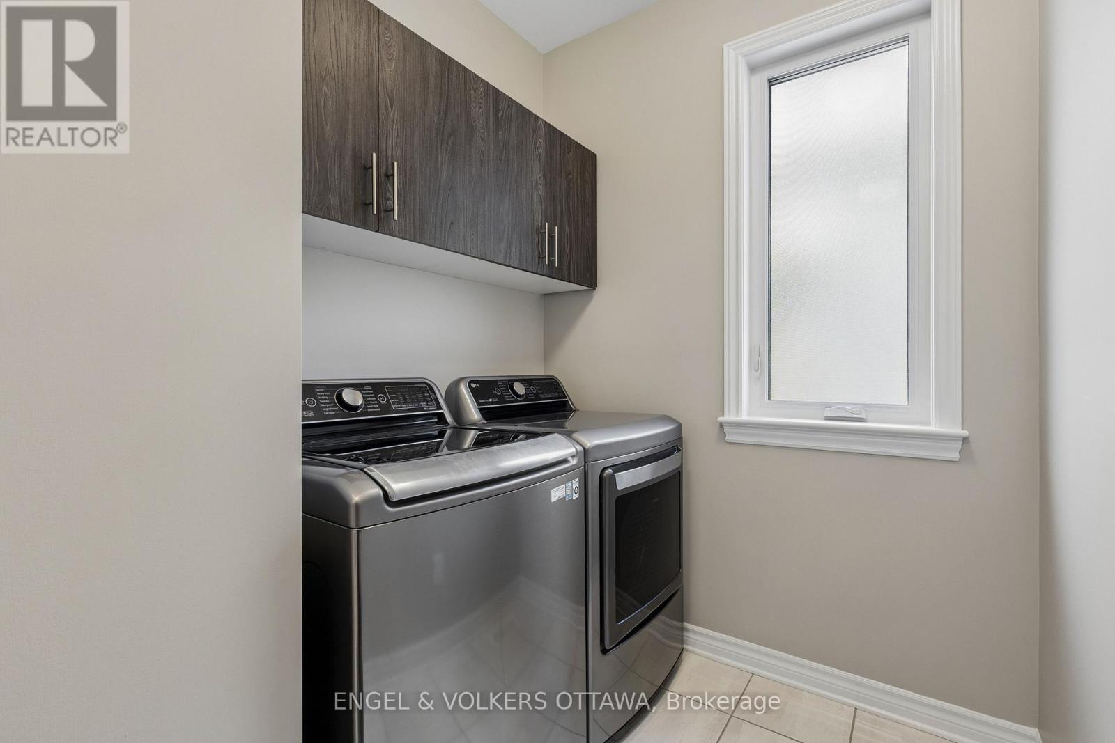 865 TEWIN CIRCLE photo 22