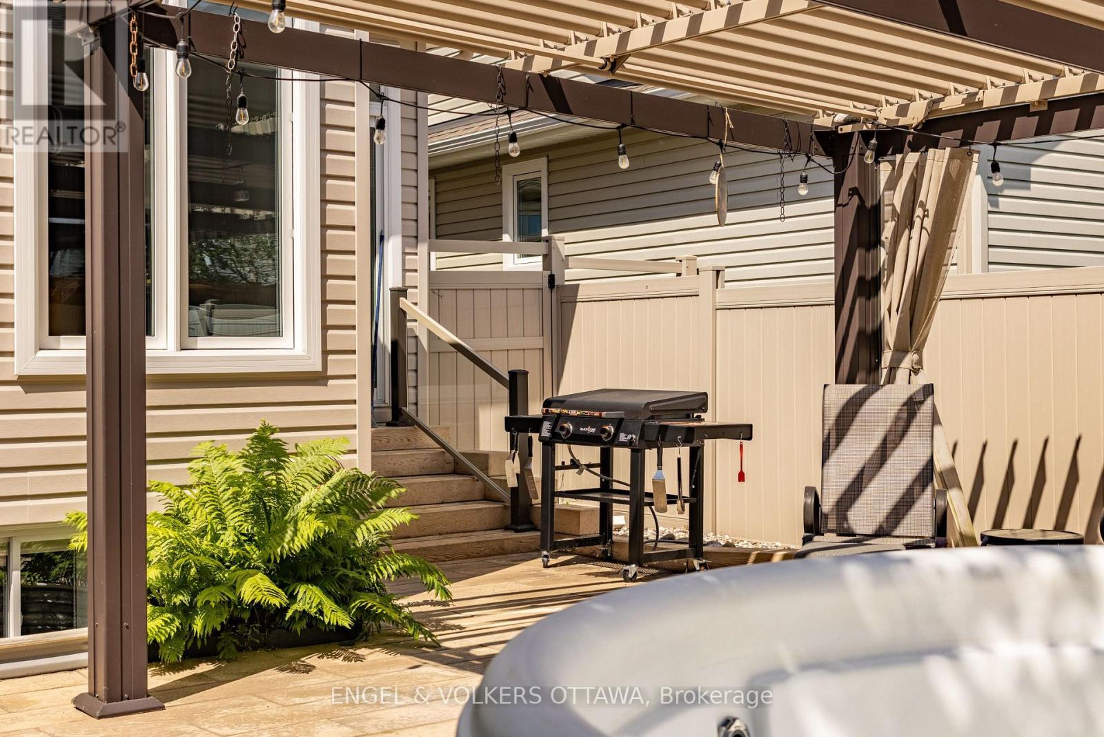 865 TEWIN CIRCLE photo 33