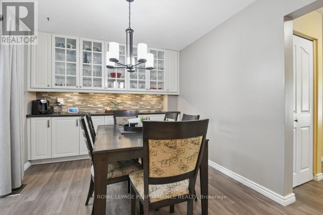 4 WINCHESTER DRIVE - 14