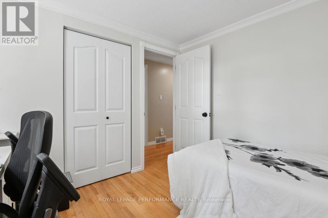 4 WINCHESTER DRIVE - 22
