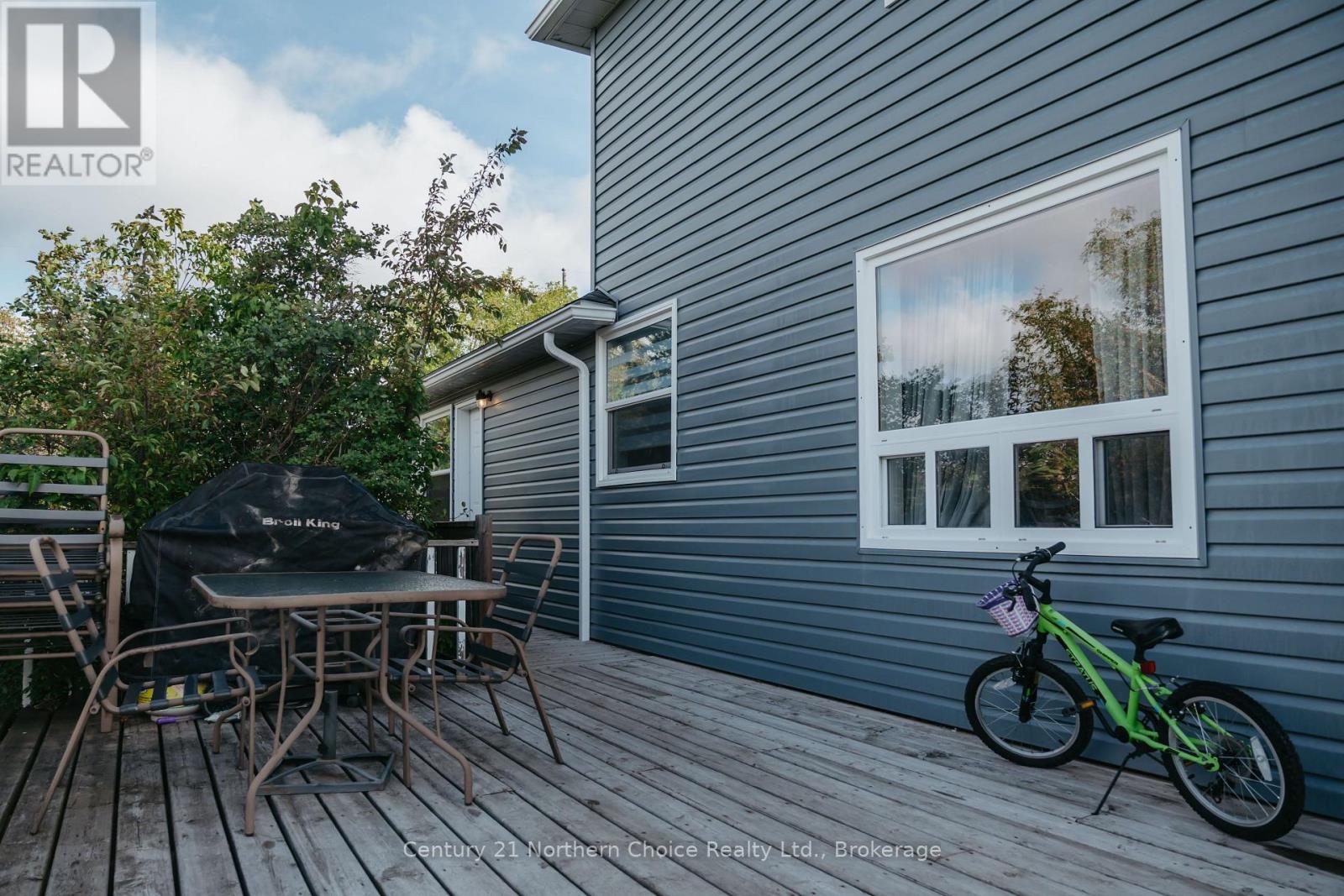 44 PETER STREET - 33