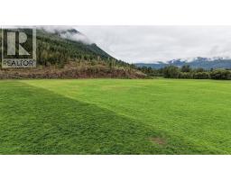 687 Mabel Lake Road, Lumby, BC V0E2G5 Photo 9