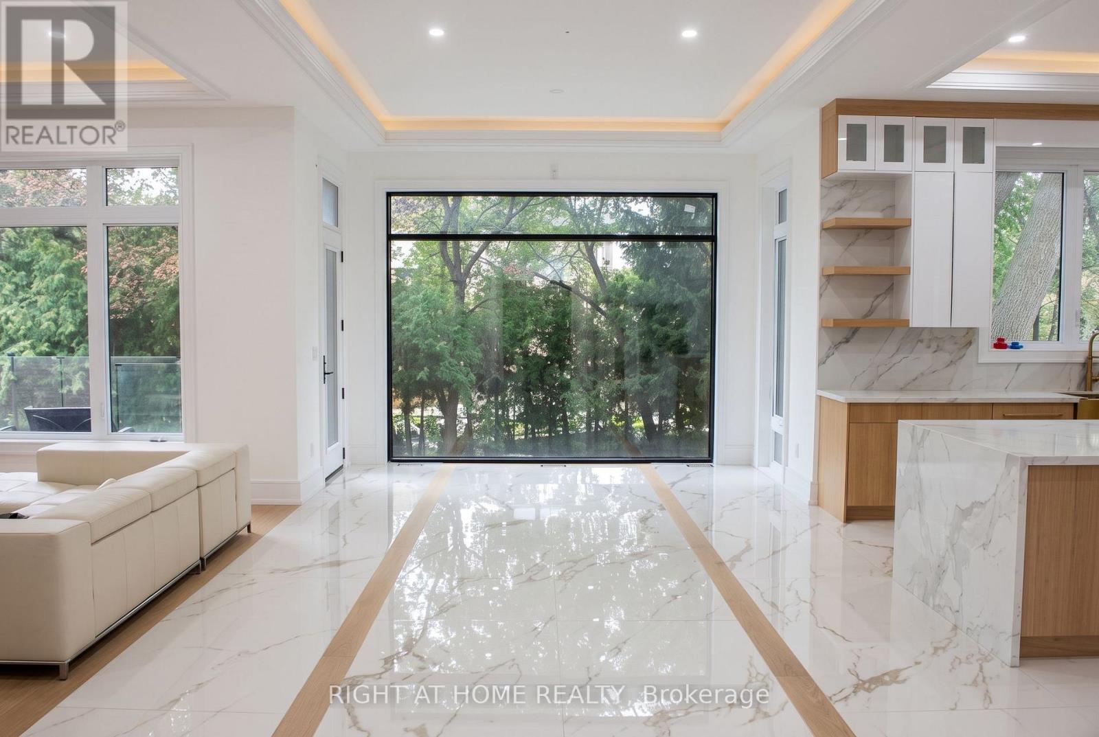 15 ORLON CRESCENT - 8
