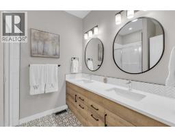 Bedroom - 31 Vanson Close, Sylvan Lake, AB T4S0M3 Photo 11