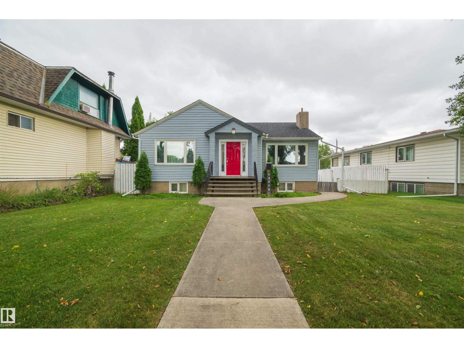 12111 95 St NW, Alberta Avenue — photo 1 of 30