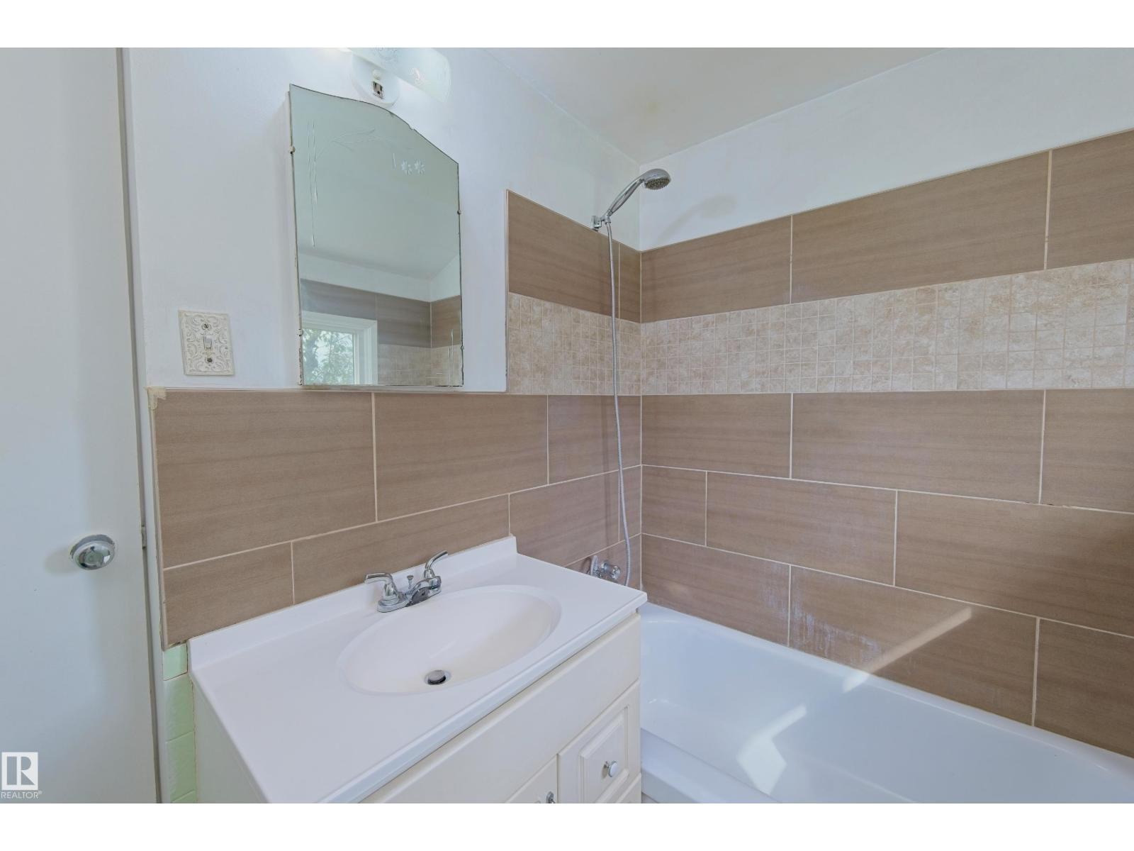 5131 51 Street - Image 17