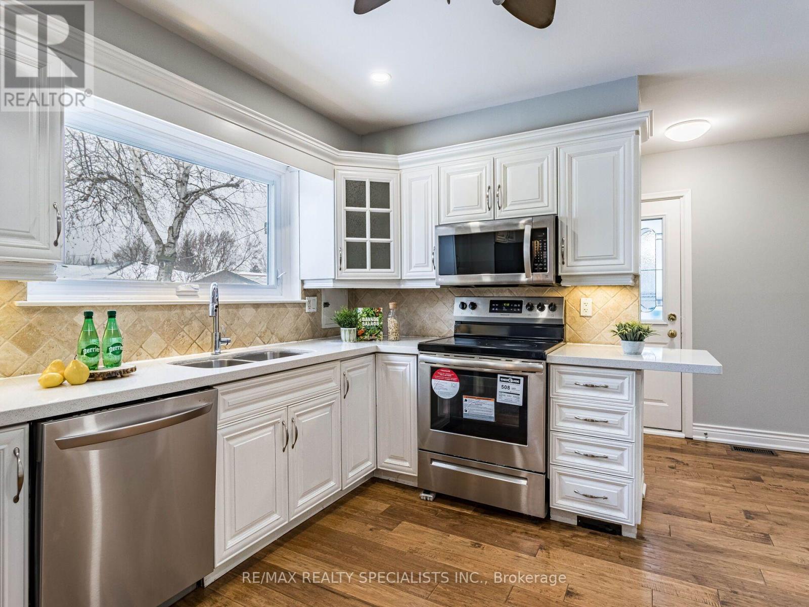 6 NORVAL CRESCENT - 10