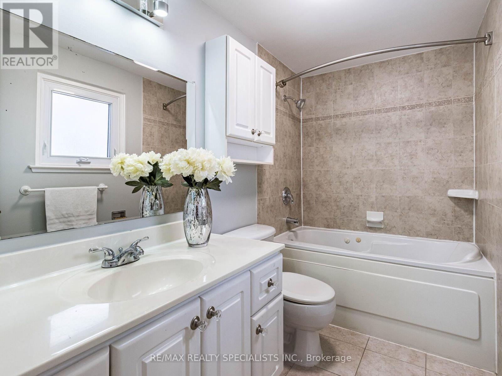 6 NORVAL CRESCENT - 22