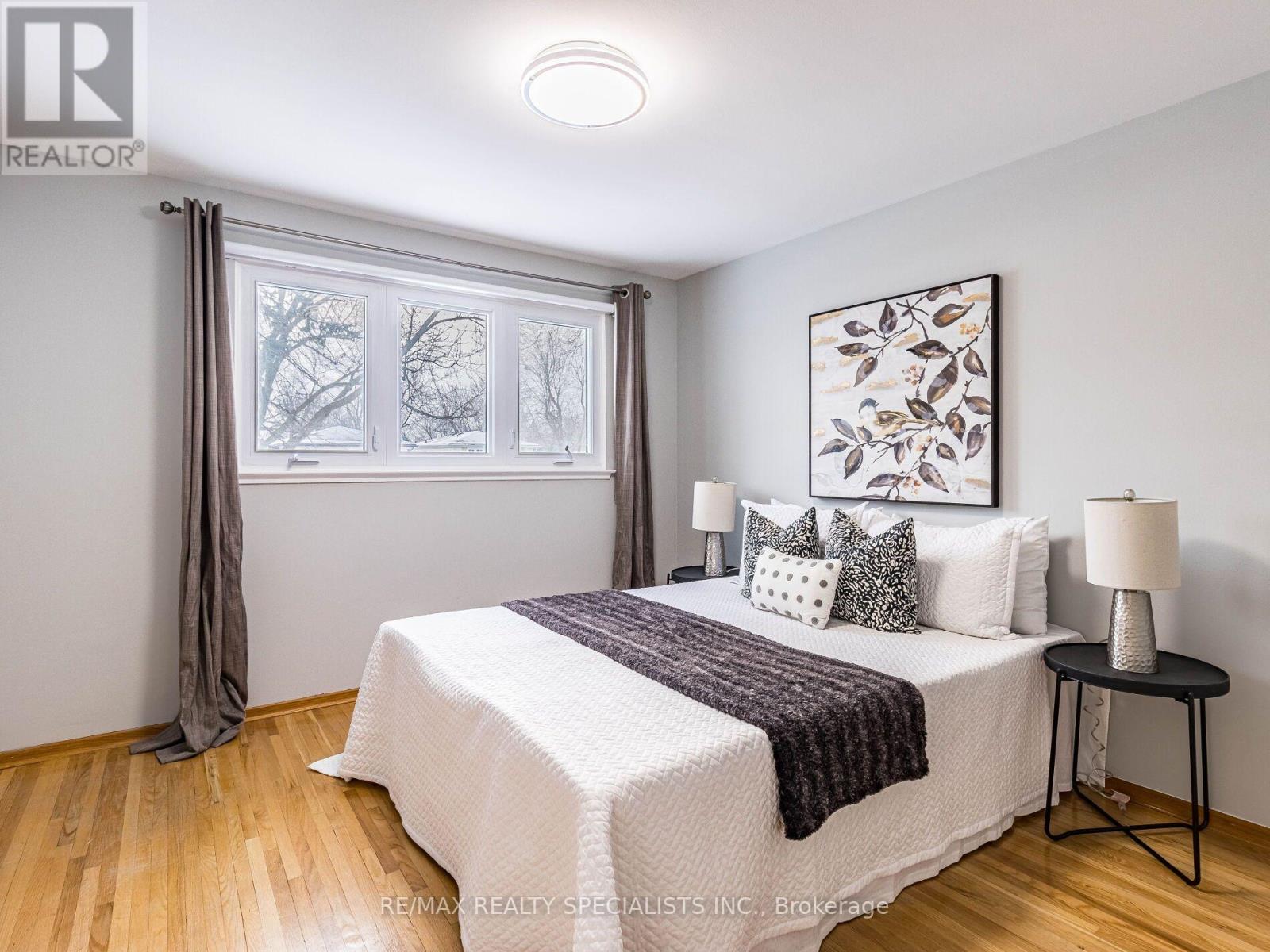6 NORVAL CRESCENT - 23