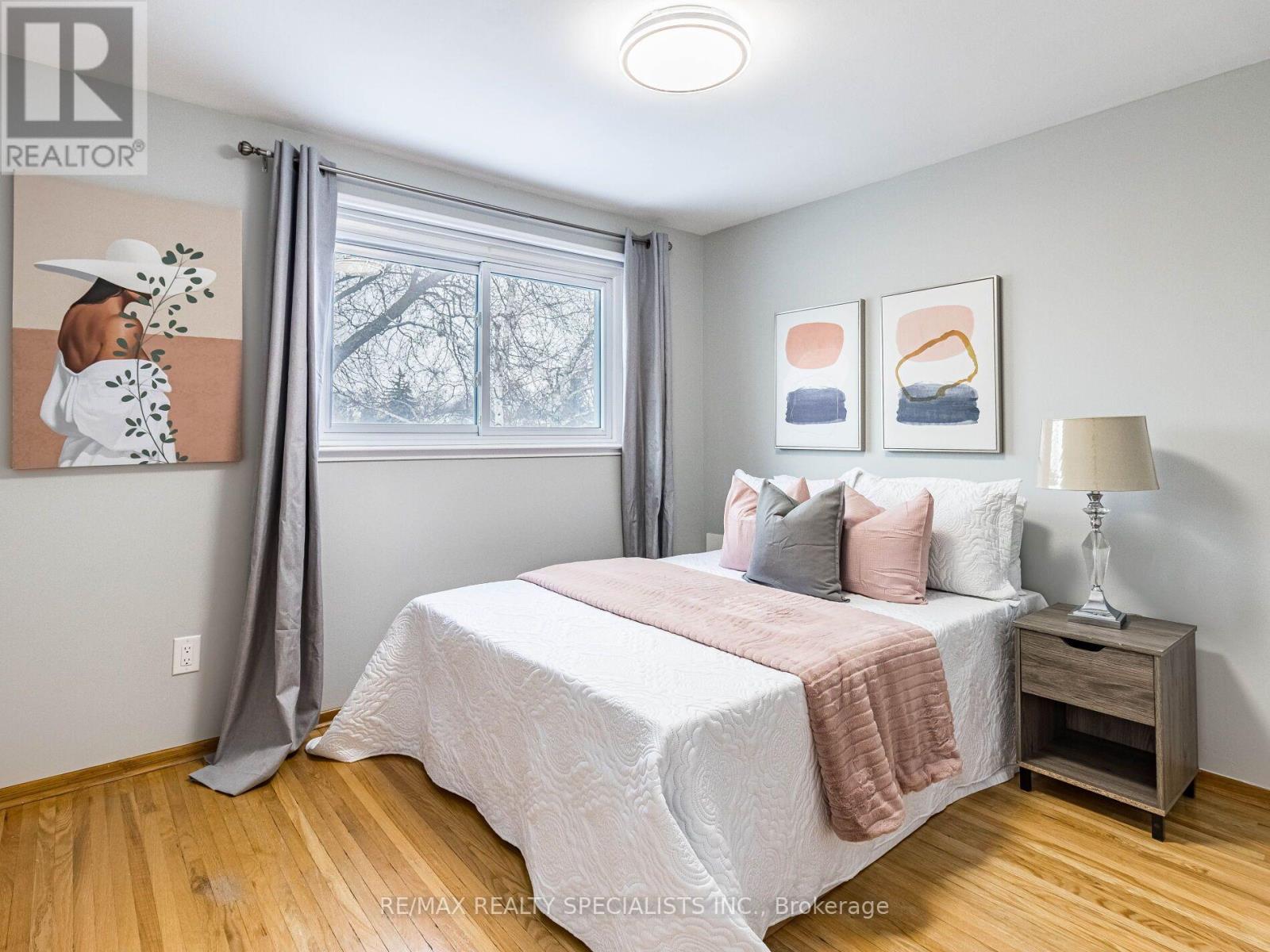 6 NORVAL CRESCENT - 28