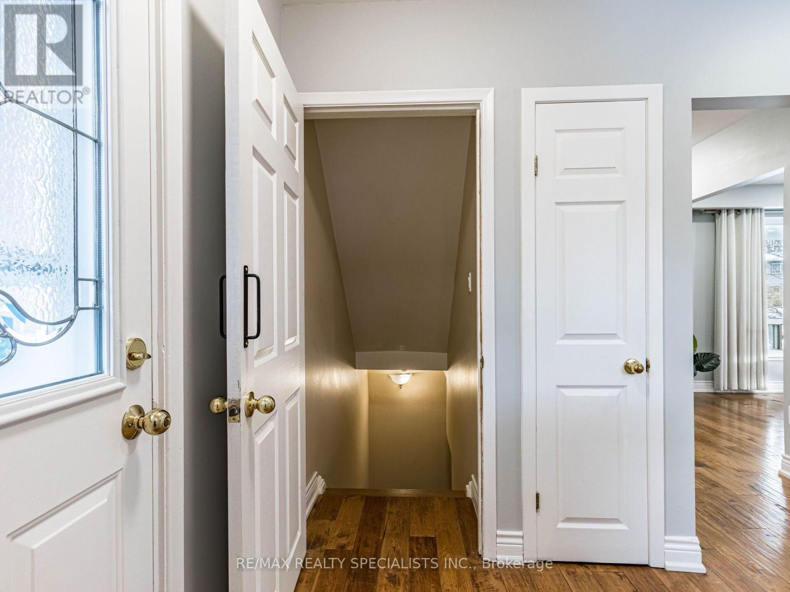 6 NORVAL CRESCENT - 29