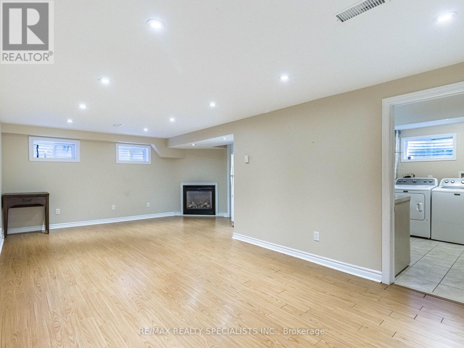 6 NORVAL CRESCENT - Image 30