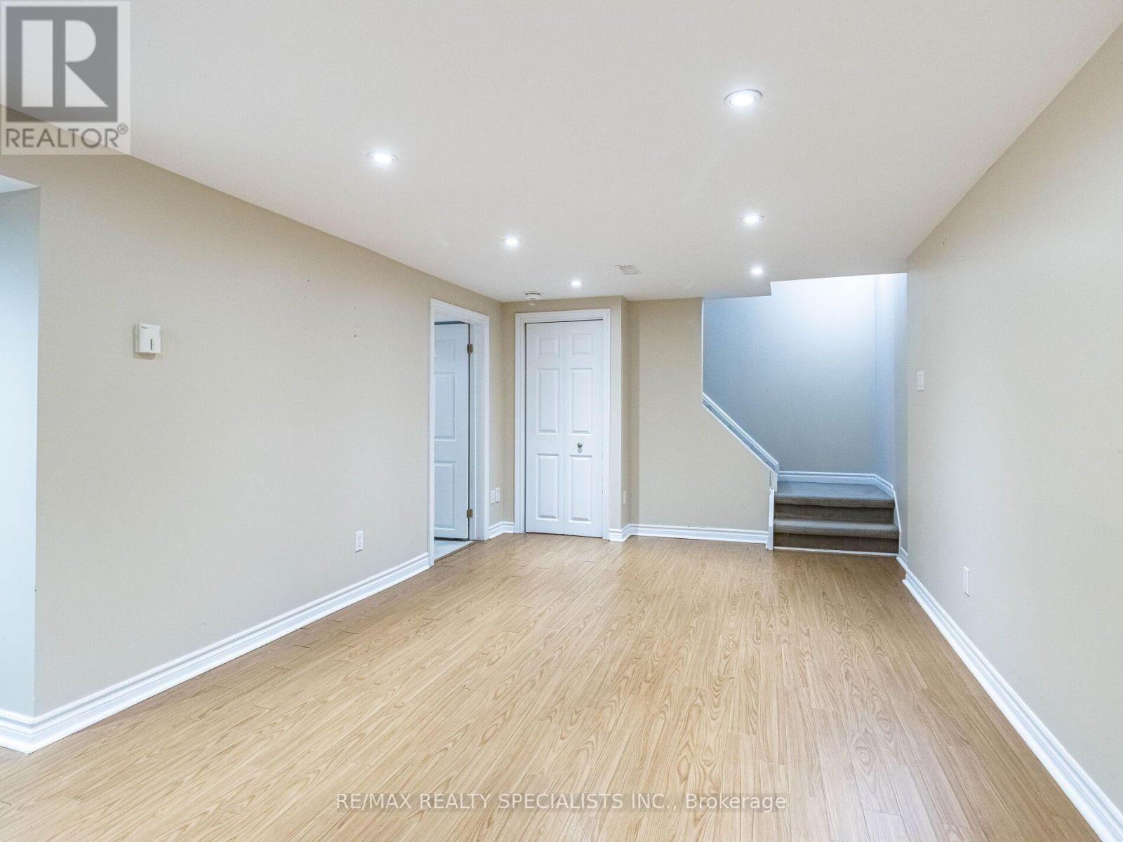 6 NORVAL CRESCENT - 31