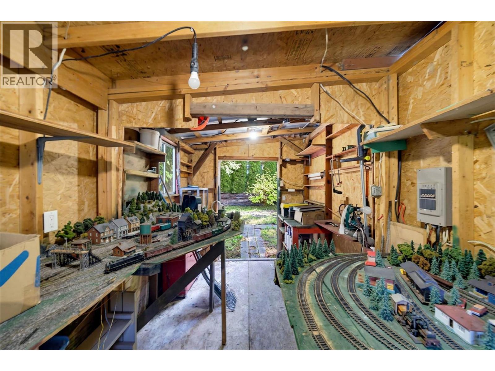 8 5 97A Highway, Sicamous