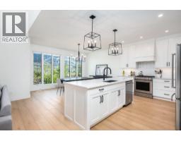 Kitchen - 429 Morningview Drive, Coldstream, BC V1B0B5 Photo 14