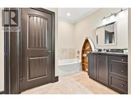 31 Montenaro Bay, Cochrane Lake, AB T4C0A5 Photo 39