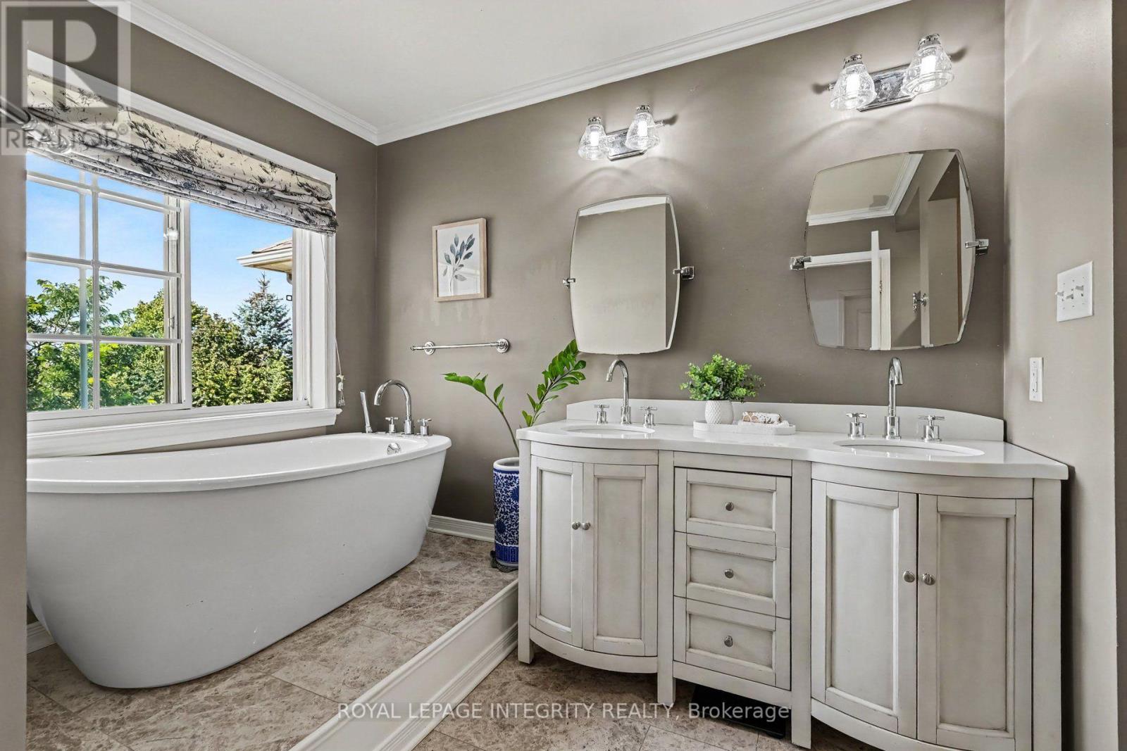 102 HAWKTREE RIDGE photo 16