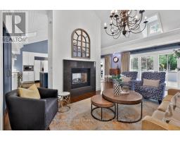 Living room - 300 Lake Promenade, Toronto, ON M8W1B4 Photo 8