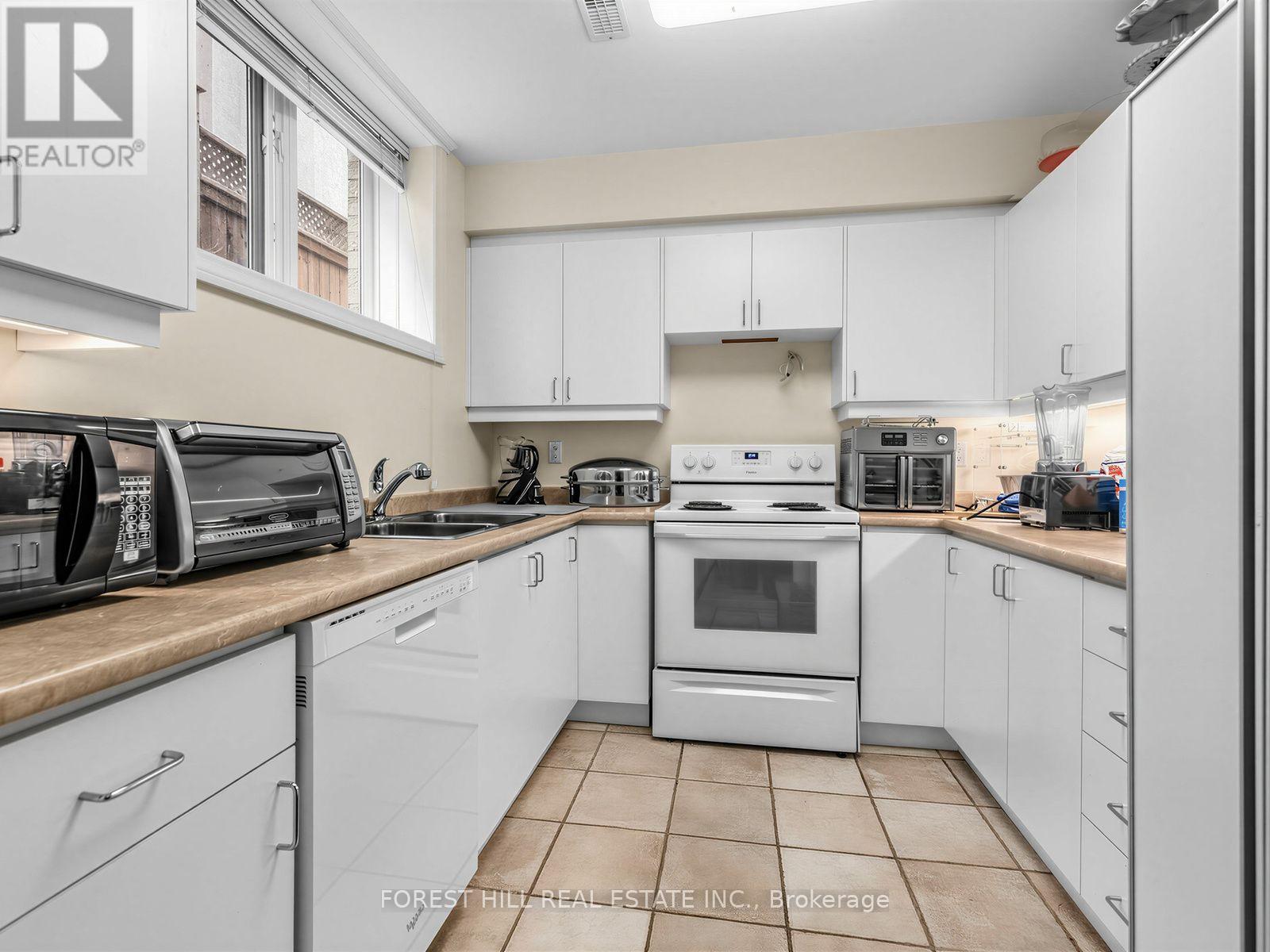 235 HILLHURST BOULEVARD - 35