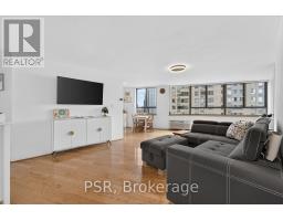 2106 - 270 Queens Quay W, Toronto, ON M5J2N4 Photo 6