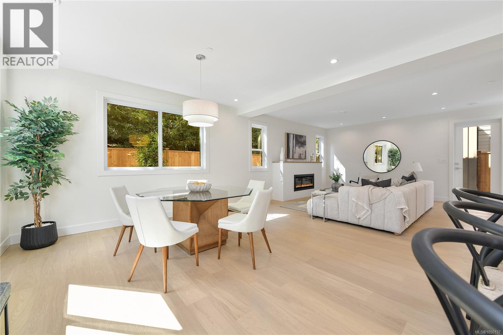 2 4430 Shore Way, Saanich