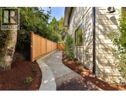 2 4430 Shore Way, Saanich, BC V8N3T9 Photo 37