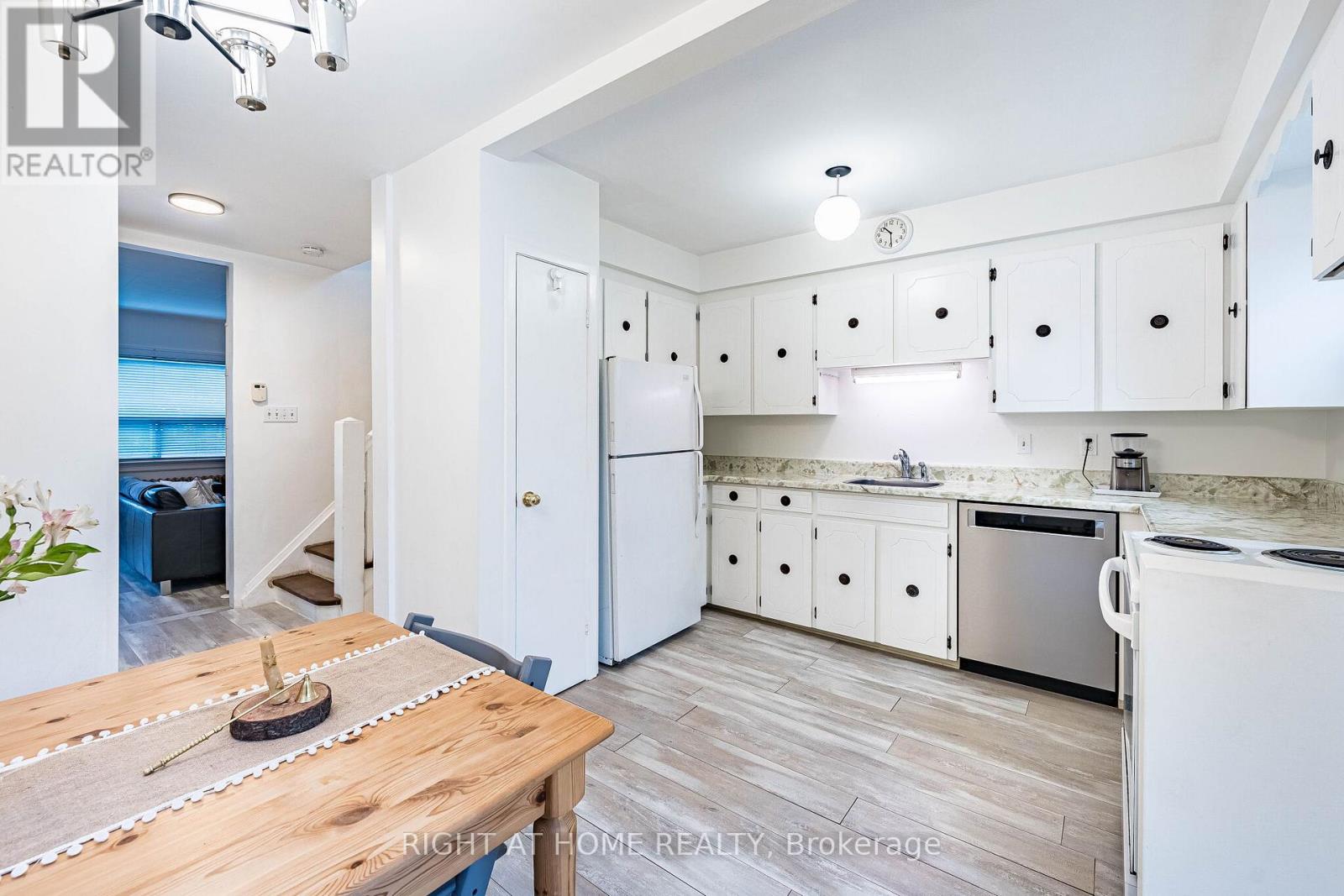 8 SAVOY AVENUE - 19