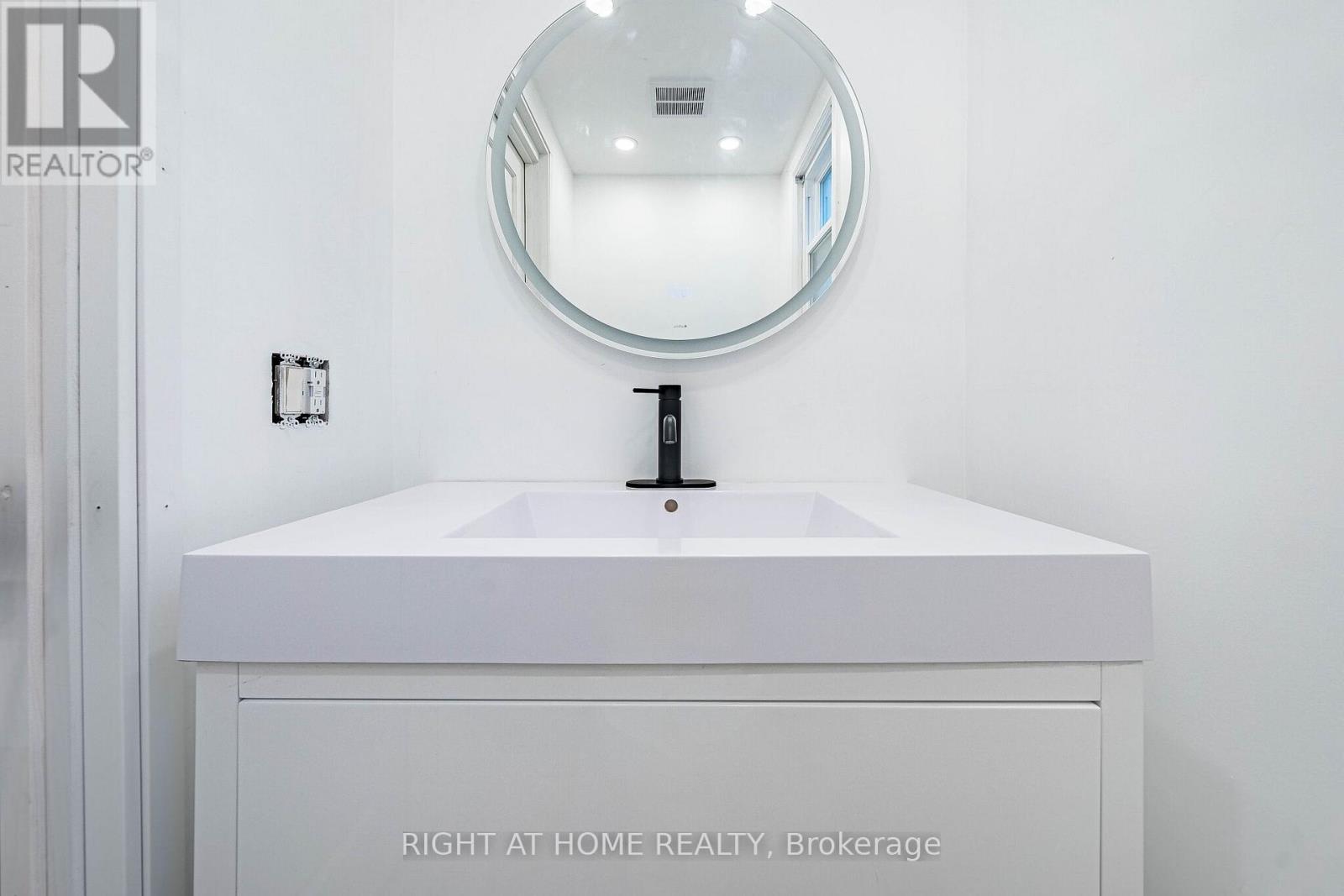 8 SAVOY AVENUE - 22
