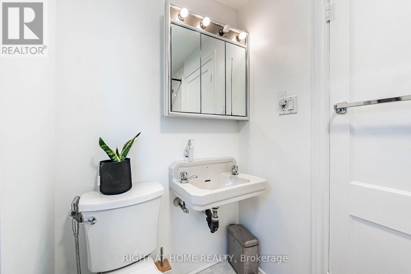 8 SAVOY AVENUE - Image 35