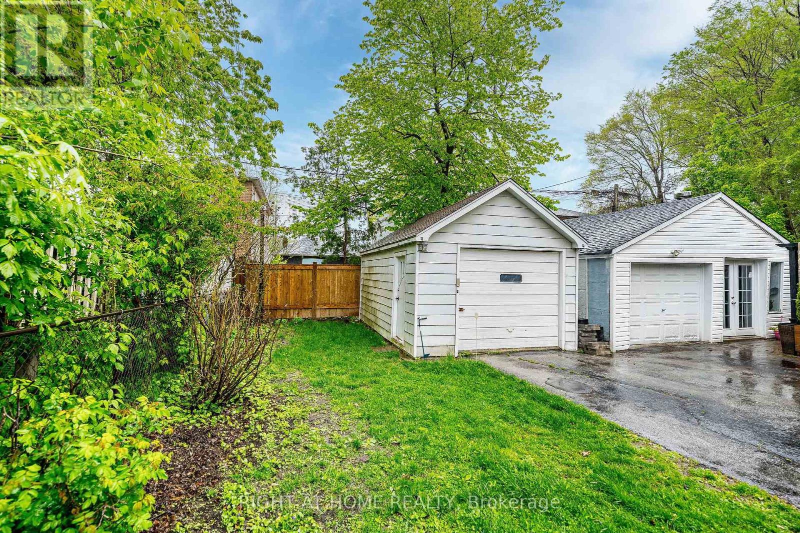 8 SAVOY AVENUE - 39