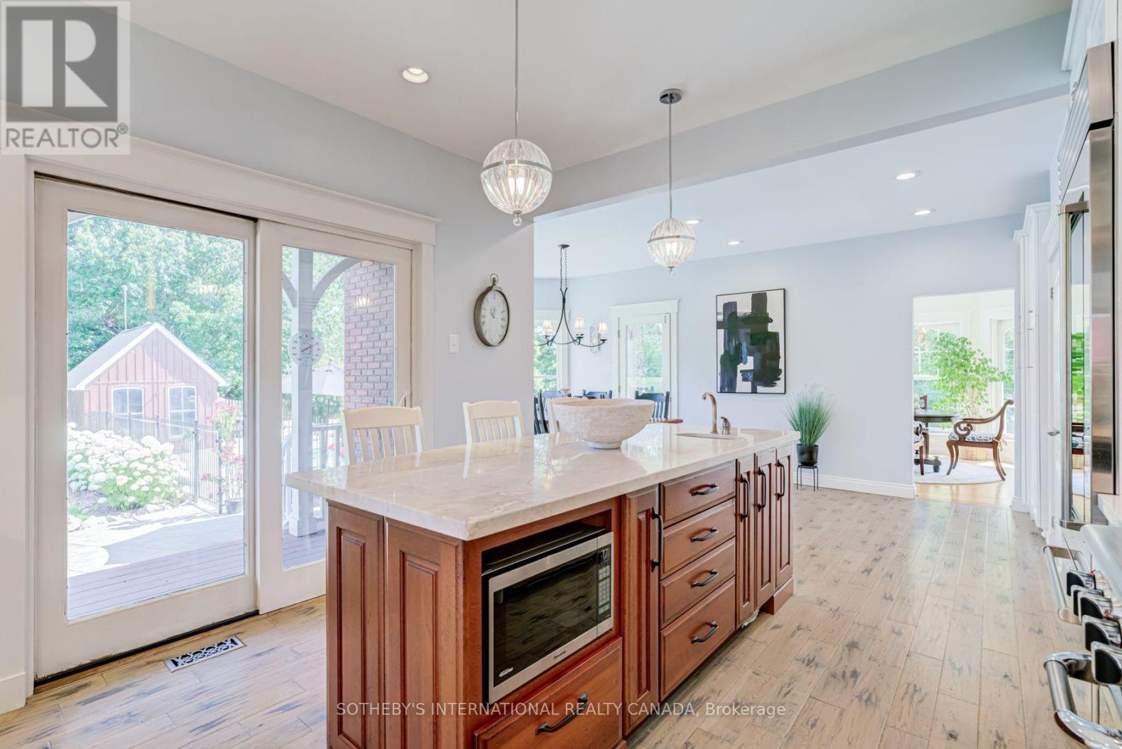 14 MUNDAY COURT - 13