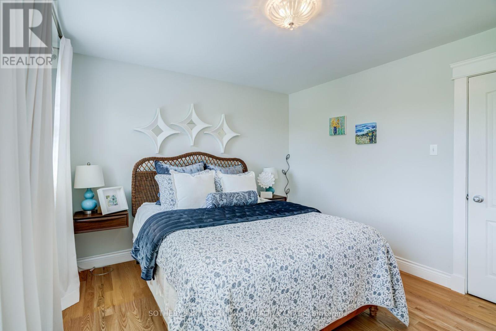 14 MUNDAY COURT - 28