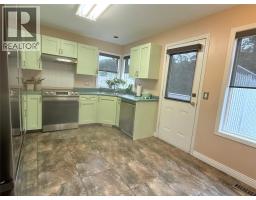 Kitchen - 154 Ritchie Court, Kelowna, BC V1V1Z2 Photo 10