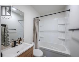 6470 Hollow Street, Oliver, BC V0H1T0 Photo 11