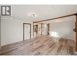 Living room - 6470 Hollow Street, Oliver, BC V0H1T0 Photo 7